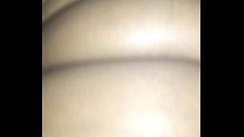 Preview 1 of Pijat Kontol - Corno voyeur assiste a esposa foder com entregador do supermercado na pr&oacute_pria cozinha