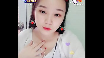 Preview 3 of Alhao Firee Sex Com - Em g&aacute_i dễ thương h&aacute_t tr&ecirc_n Uplive