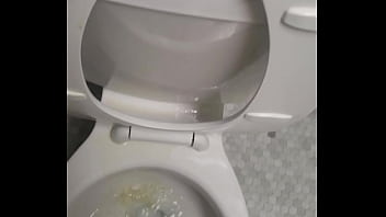 Preview 1 of Men Vs Grils - Peeing Long