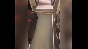 Preview 2 of Chico Na - Kesha Ortega masturb&aacute_ndose en un tren