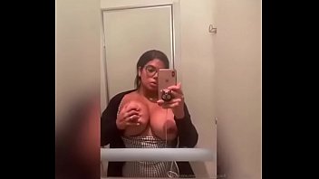 Preview 3 of Chico Na - Kesha Ortega masturb&aacute_ndose en un tren