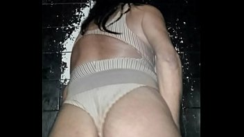 Preview 4 of Mandi Fox - Cdzinha  dando no cine para um gostoso BBC
