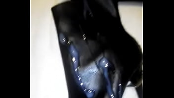 Preview 3 of Daimand Jackson Sex - Amigo gozando nas botas de sua prima