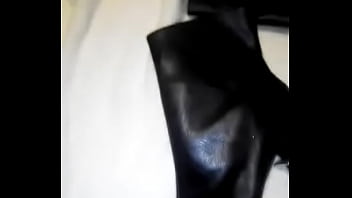 Preview 1 of Daimand Jackson Sex - Amigo gozando nas botas de sua prima