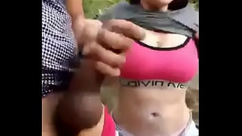 Preview 2 of Pee Accidental - Esta Puta hace una Paja Rusa en el parque