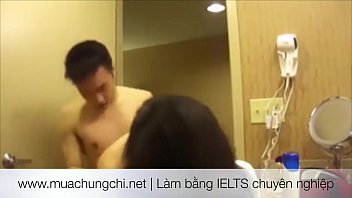 Preview 4 of Rub Tits Face - Đ&ocirc_i bạn trẻ S&agrave_i th&agrave_nh chơi nhau trong nh&agrave_ tắm