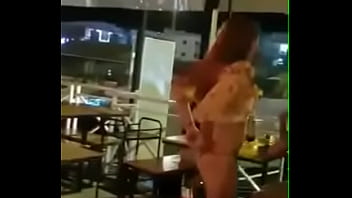 Preview 1 of Cewe Cute Sex - Aquele show espont&acirc_neo no bar