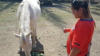 Preview 3 of Gina Gerson Big Hot Xxx Videos - Fiquei toda molhada ao ver o tamanho do membro de um cavalo !!! Queria que meu namorado fosse assim !!! Paty Bumbum,  El Toro De Oro