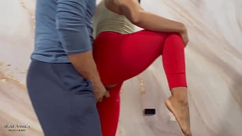 Preview 2 of Desi Hijab Girls Xxxx - Ayudo a mi sexy hermanastra con sus clases de aerobicos y terminamos follando muy rico y duro. HG