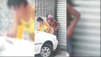 Preview 1 of Public Sex With Group - Levando vara na rua