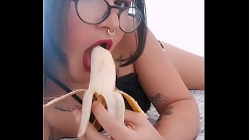 Preview 1 of Natalia Mendez Charlie Mac - Treinando com uma banana