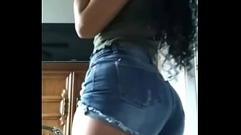 Preview 3 of Sex Rashia Hd - Vitoria Mendes rabuda exibindo a bunda enorme de short curto