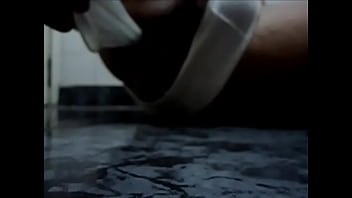 Preview 2 of Young Teen Unwanted Sex - TIRANDO A CAMISINHA FEMININA CHEINHA DE PORRA