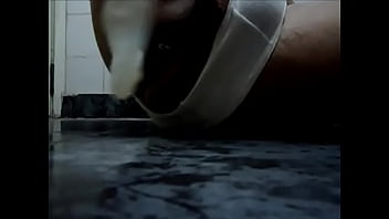 Preview 4 of Young Teen Unwanted Sex - TIRANDO A CAMISINHA FEMININA CHEINHA DE PORRA