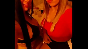 Preview 1 of Bestfriend Moms Milf - Noche con la rubia   lenguita  _ )