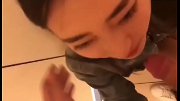 Preview 2 of Lovely Chicks - 2 vợ chồng đi xem phim xong vật qu&aacute_ l&ocirc_i nhau v&agrave_o toilet địt lu&ocirc_n