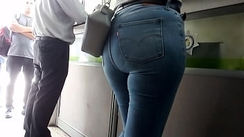 Preview 2 of Gueis Xxx - leggins