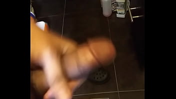 Preview 3 of Indian Girl Loose Virginity - Me masturbo en el ba&ntilde_o de mi mejor amiga