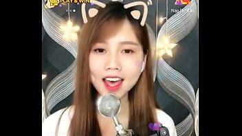 Preview 2 of Gujarati College Group Car - Em g&aacute_i xinh xắn livestream tr&ecirc_n Uplive