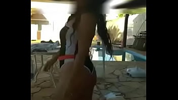 Preview 3 of Iolnevlxh - coroa amadora rebolando na piscina