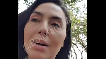 Preview 2 of Guy Licks Black Ass Pussy Squirt - Paseio de Domingo da Mimi no parque