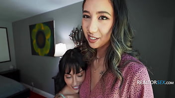 Preview 2 of Pronhd Xxx Video - My Tiny 5&#039_2 Wife Seduces The 5&#039_11 Realtor For A Threesome