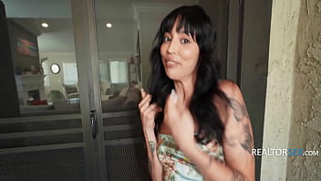 Preview 1 of Pronhd Xxx Video - My Tiny 5&#039_2 Wife Seduces The 5&#039_11 Realtor For A Threesome