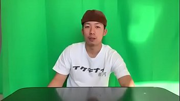 Preview 3 of Mumrefxxx - 自分の精子を確認するラッパー