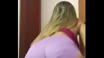Preview 3 of Pron Xxxxxxx - OLHA SO A MINHA prima dancando chama ela la  558597323317