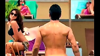 Preview 3 of 6mb Sex Video By Xnxx - Bollywood actor Varun Dhawan Nude