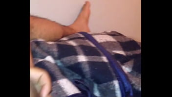 Preview 3 of Granny Orgy Gay - Nego safado tocando punheta