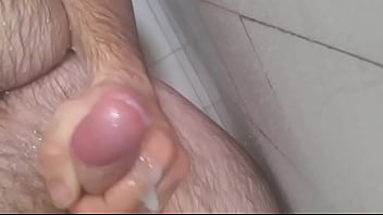 Preview 4 of Ass Akine - Punheta no Banho (perdendo a timidez)