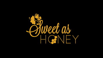Preview 1 of Moveen Ahamad - 18 y/o Honey Valencia gets wet in Virtual Reality! - @MyEroticVR