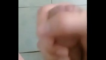 Preview 1 of Gias Fucks - Nứng cu qu&aacute_ mấy e ơi