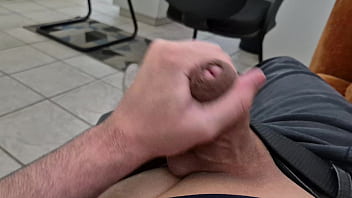 Preview 4 of Teen Cunnilingus Femdom - MOSTRANDO MINHA PIROCA NO ESCRITORIO