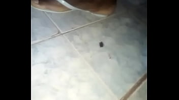 Preview 3 of Dick Mistur - Safada procando enfiando o desodorante no rabo