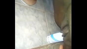 Preview 4 of Dick Mistur - Safada procando enfiando o desodorante no rabo