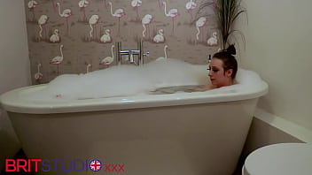 Preview 2 of Bbw Anty Sax Vdo Hd Old - British Teen Gets Naughty In The Bath