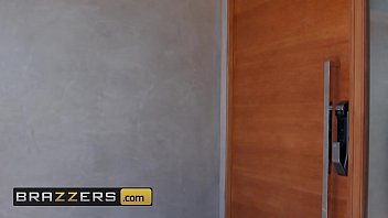 Preview 1 of Gym Body Sex - Pornstars Like it Big - (Aidra Fox,  Keiran Lee) - Au Pair Oh My - Brazzers