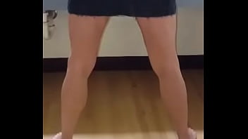 Preview 1 of Hot Sex Kizy - Pee fun,  pissing on a hotel floor