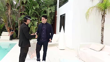 Preview 1 of Cow Animals Xxx Videos - Me folle al jefe y su socio a cambio de un extra