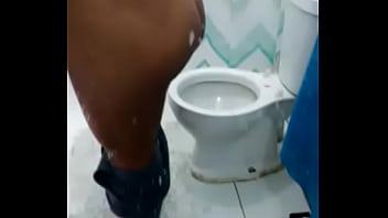 Preview 1 of Bed Busting - Novinha se exibindo no Banheiro