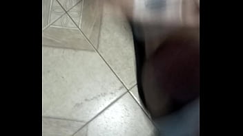 Preview 1 of Brother Rapes Babysitter - Batendo uma e gozando na sandalia da amiga