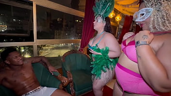 Preview 1 of Www Kannada Xxxx Video India - Trouxemos um bbc gostoso da festa de carnaval para o nosso apartamento,  e minha amiga tirou o pau dele do meu cuzinho e colocou na boca