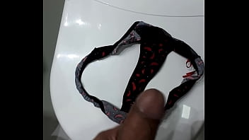 Preview 1 of Mom Son Midnight - Calcinha pimentinha