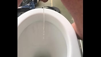 Preview 1 of Baise Dargent - Pissing