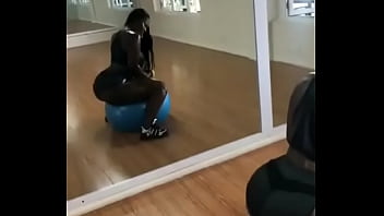Preview 2 of Super Granny Ii Gilf - GHANA MODEL ALBBY MINAJ TWERK