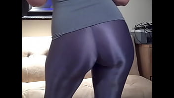 Preview 1 of Vedio Sex Piliphina Duble - Shiny Spandex Big Booty PAWG