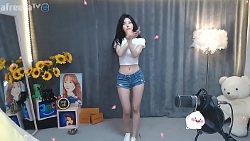 Preview 1 of China Farmer Uncle - G&aacute_i H&agrave_n Quốc nhảy ma thuật điện thoại gợi cảm