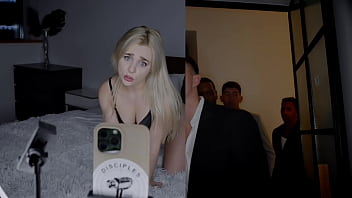Preview 1 of Sophie Dye In Naughty Office Xxx - Gangbang hardcore interracial doble penetraci&oacute_n anal para destruir a Ellie Shou